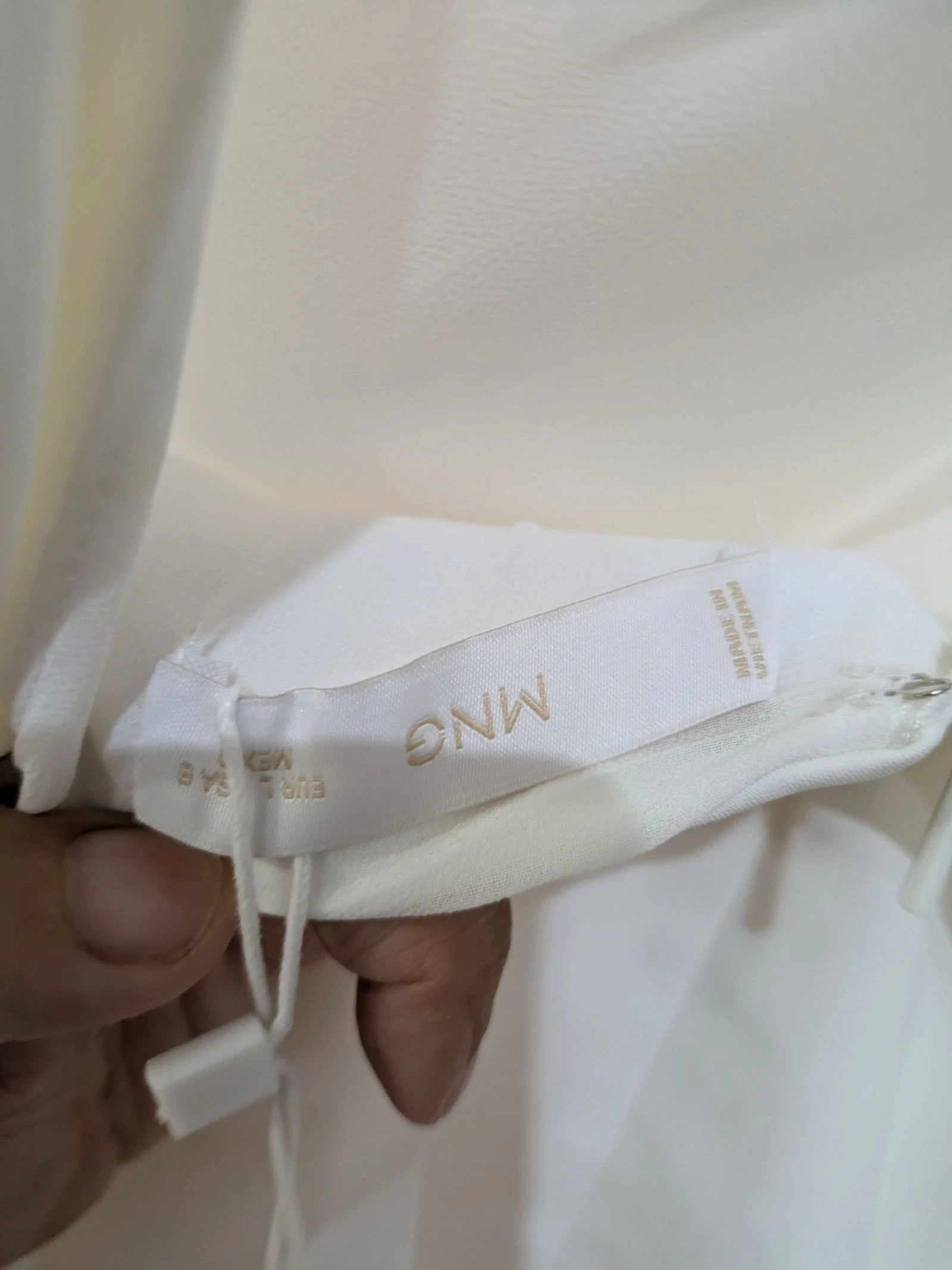Vestido Corto Minimalista de Cuello Halter en Blanco Marfil talla L de Mango  – photo 6
